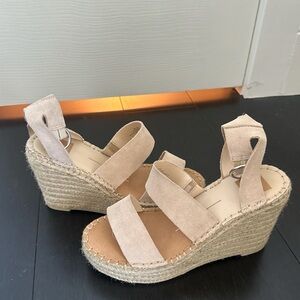 DOLCE VITA SHOES WOMEN 
beige 
Size 9-9 1/2